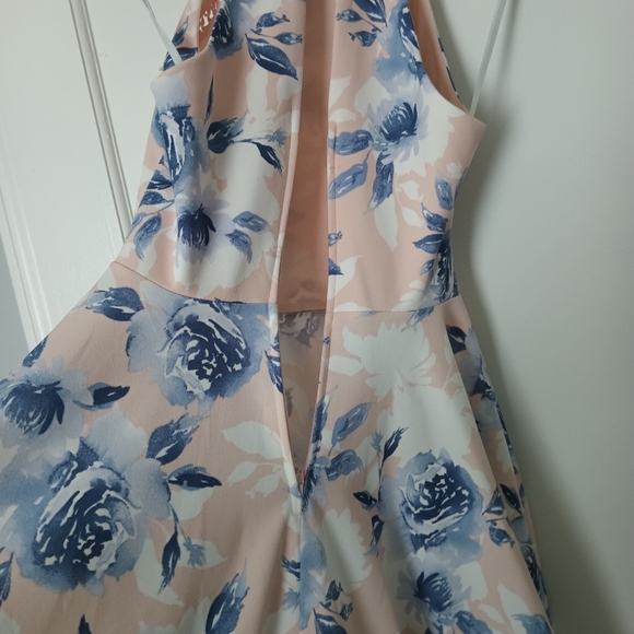 Dress - Picture 5 of 7